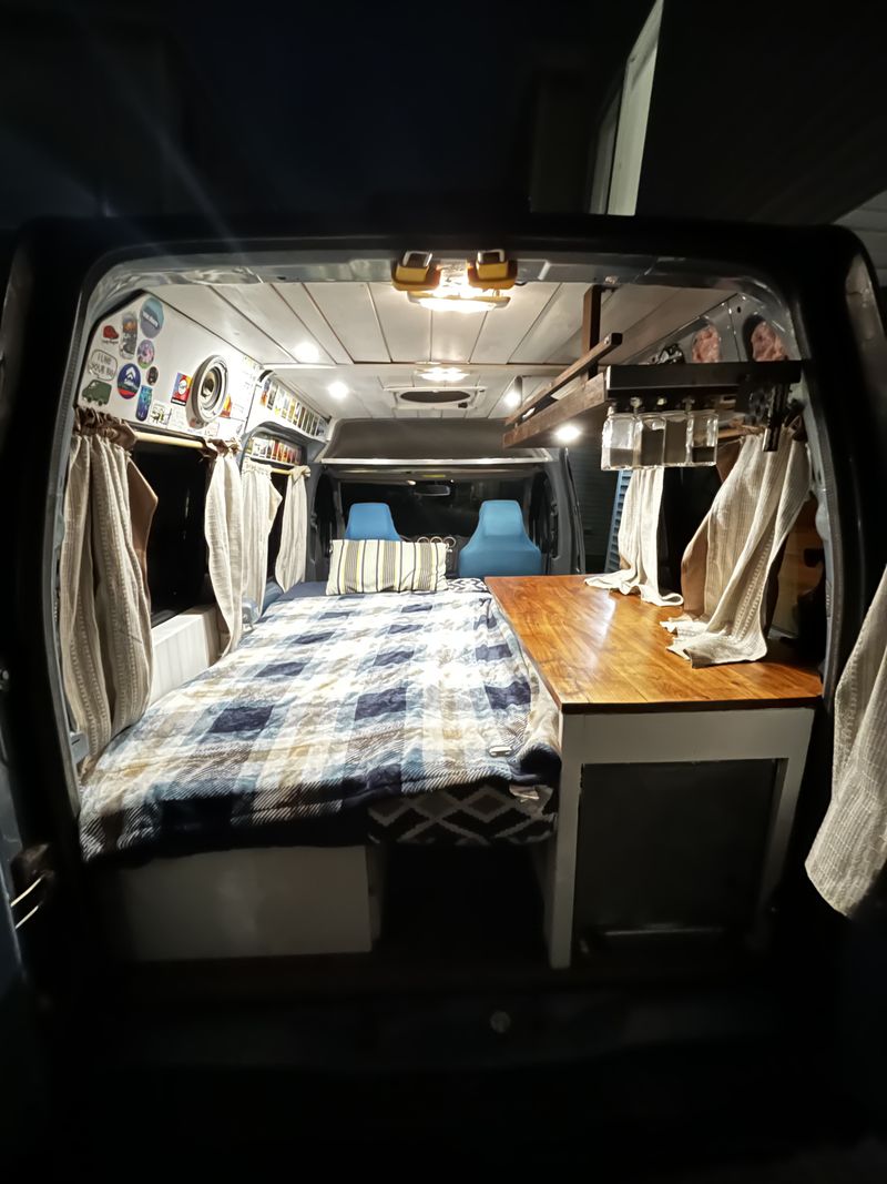 Picture 4/18 of a Blue 2013 Ford Transit Connect for sale in Seattle, Washington