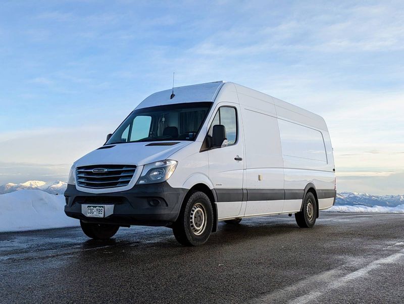 Picture 2/20 of a 2014 Sprinter 2500 170WB – Spacious Layout for sale in Montrose, Colorado
