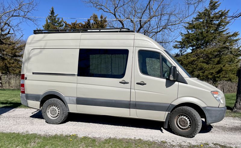 Picture 1/31 of a 2011 Freightliner Sprinter camper NEW ENGINE for sale in Columbia, Missouri