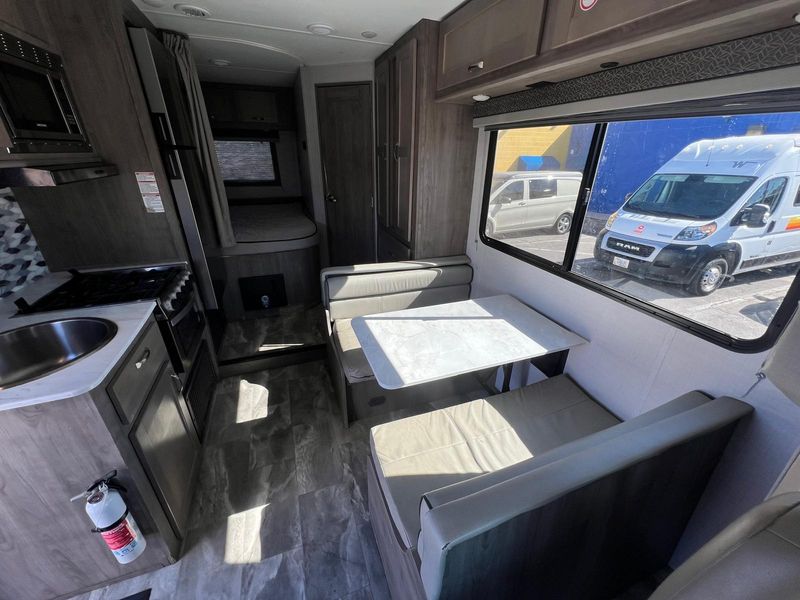 Picture 4/25 of a Gulf Stream 2024 Gulf Stream Conquest LE 6237 for sale in Compton, California