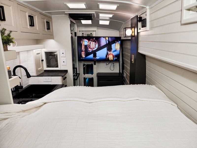 Picture 5/29 of a Nomad’s Haven: Off-Grid 4-Season Apartment on Wheels for sale in Clearwater, Florida
