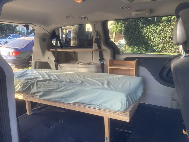 Picture 4/31 of a 2012 Dodge Grand Caravan Camper Van for sale in Glendale, California