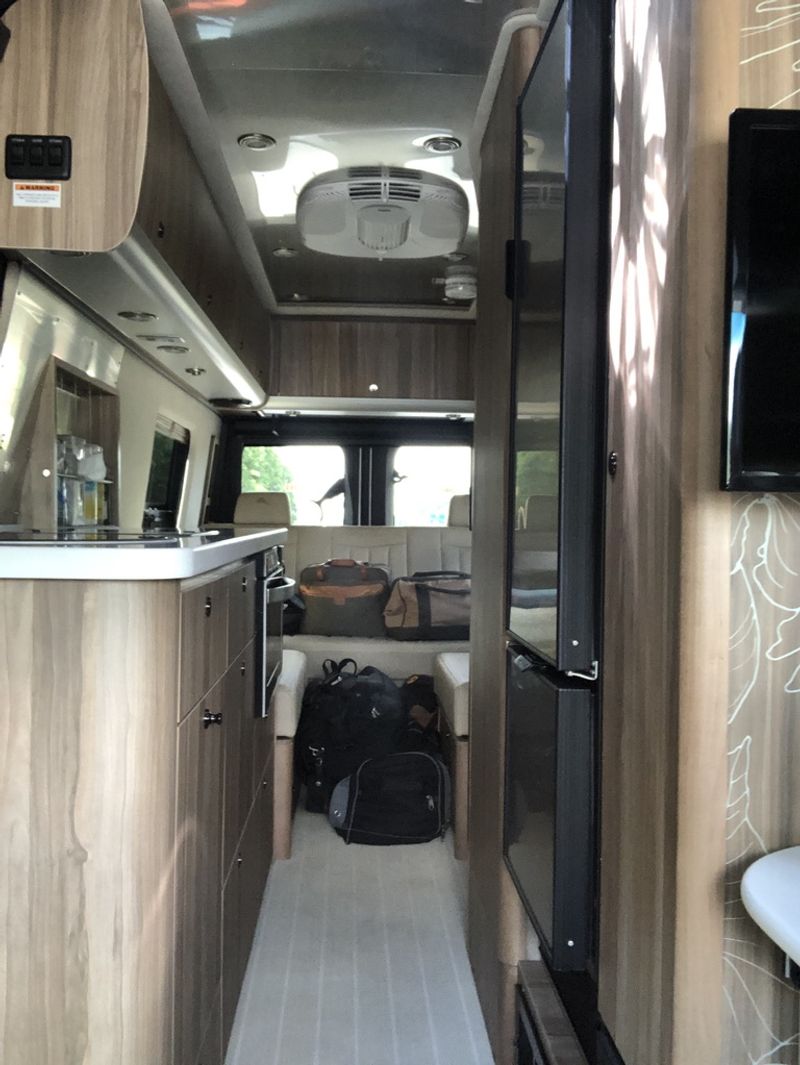 Picture 2/14 of a 2020 Airstream Interstate 24 Grand Tour for sale in Springfield, Illinois