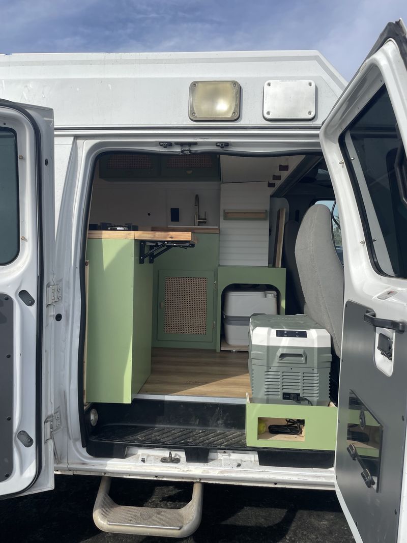 Picture 2/10 of a 4x4 Ford E350 EX-Ambulance for sale in San Diego, California