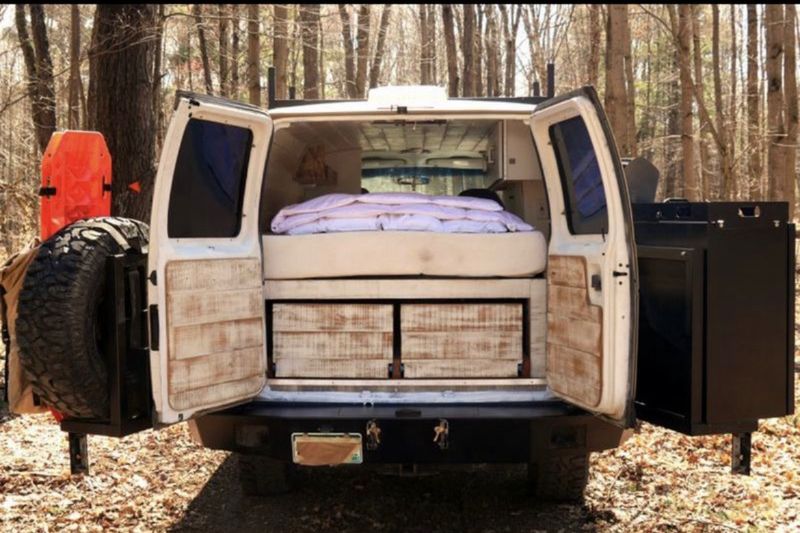 Picture 3/18 of a 2006 Ford Econoline 250 Extended Super Duty Cargo Van for sale in Bellevue, Washington