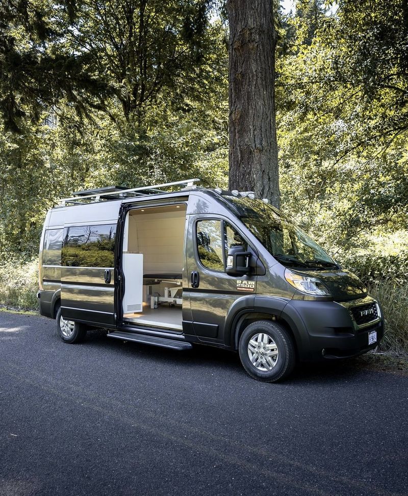 Picture 1/13 of a 2021 Dodge Promaster 2500 High Ceiling for sale in Kahului, Hawaii