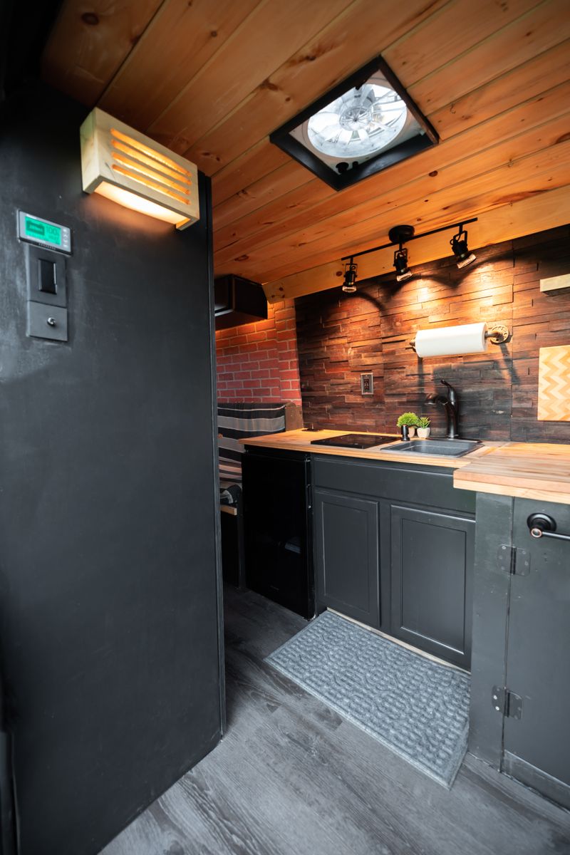 Picture 2/12 of a Brooklyn Loft 2019 Ram ProMaster-Hight Roof for sale in San Diego, California