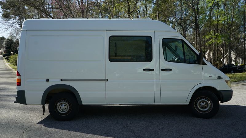 Picture 6/21 of a 2006 Freightliner Sprinter Camper Van! MUST SEE!! for sale in Clayton, North Carolina