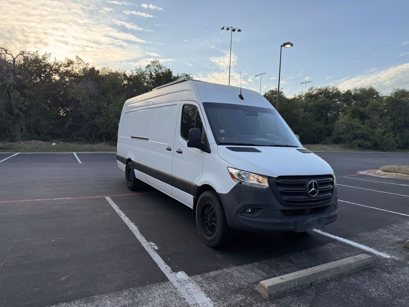 Picture 1/14 of a 2020 Mercedes Sprinter 170 EXT Camper Van – Off Grid for sale in Leander, Texas