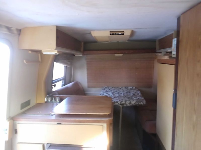 Picture 3/11 of a 1986 Winnebago LeSharo for sale in Gallipolis, Ohio