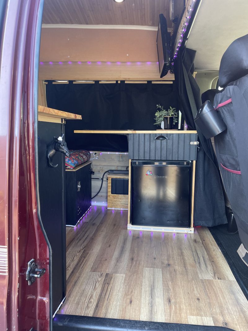 Picture 4/45 of a 1999 GMC Savana 1500 for sale in Bloomingdale, Georgia