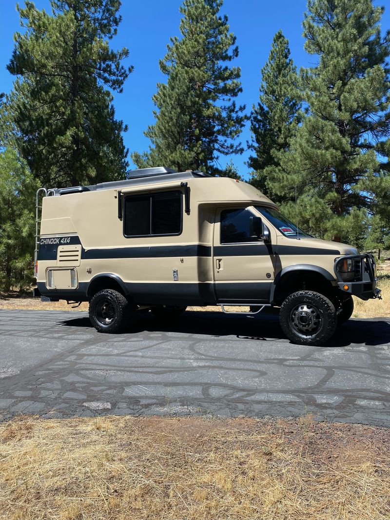 Picture 1/10 of a 1995 Chinook Premier 4x4 for sale in Truckee, California