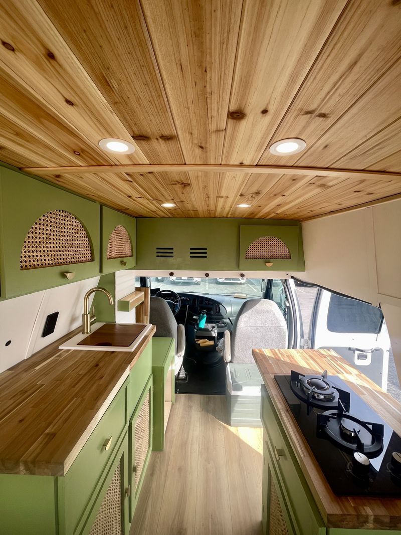 Picture 2/10 of a 4x4 Ford E350 EX-Ambulance for sale in San Diego, California