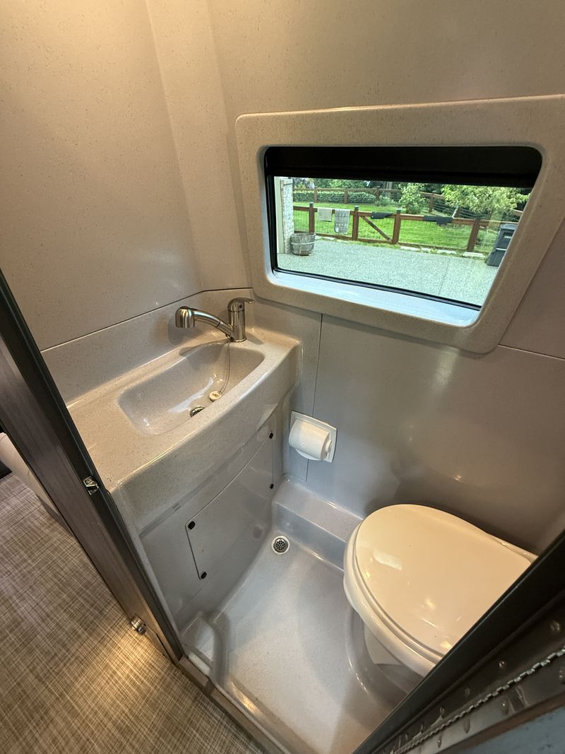 Picture 5/6 of a 2022.5 Grech Turismo-ion 4x4 Tour for sale in Anacortes, Washington