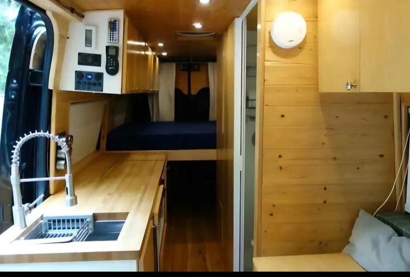 Picture 3/15 of a 2014 mercedes benz sprinter 170" wheelbase for sale in Coquille, Oregon