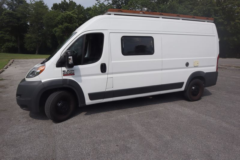 Picture 1/26 of a Fantastic, expertly converted camper van for sale in New Oxford, Pennsylvania