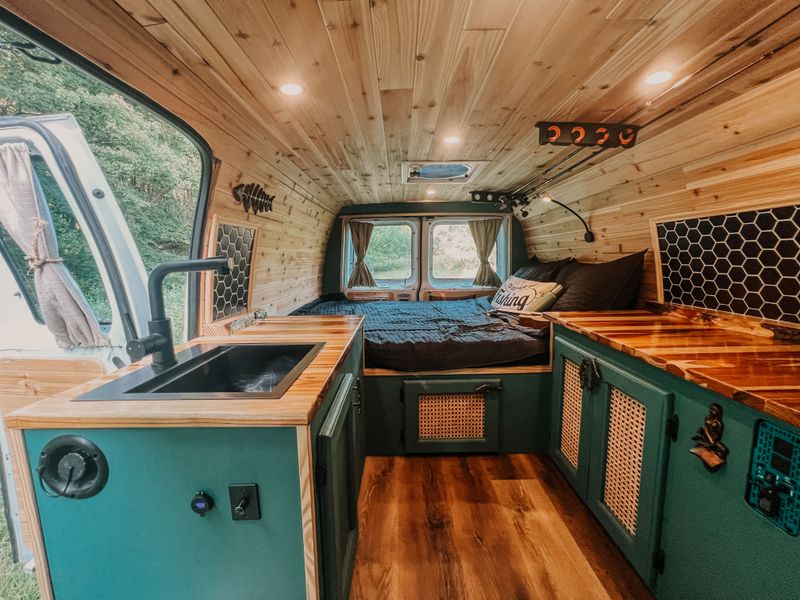 Picture 1/13 of a 2006 ford fishing van for sale in Saylorsburg, Pennsylvania