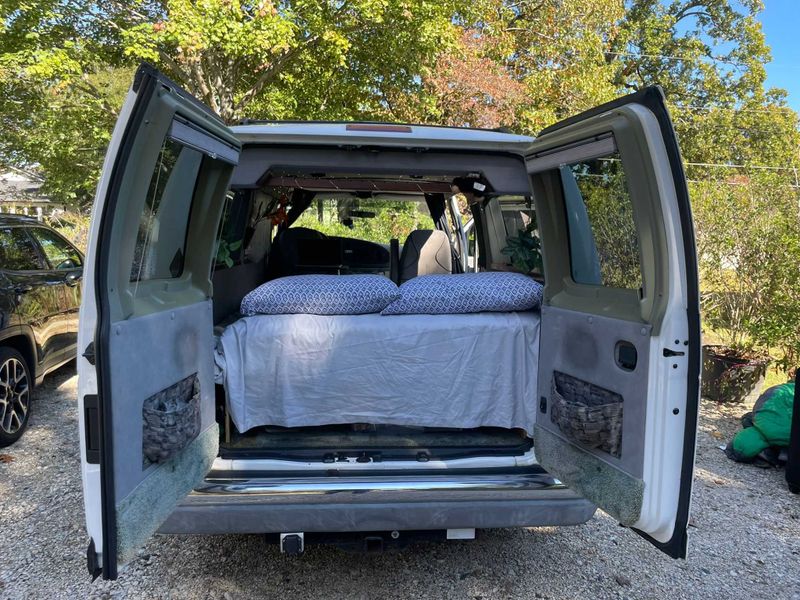 Picture 4/12 of a Ford Ecoline 150, Campervan  for sale in Orlando, Florida