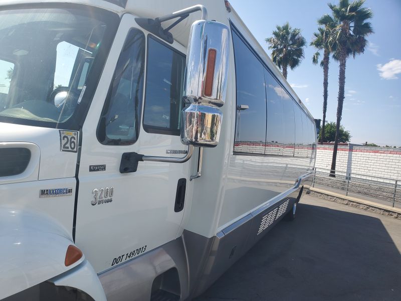 Picture 4/21 of a 2007 Navister Maxx Force International for sale in El Cajon, California
