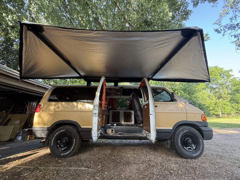 Picture 4/7 of a 2001 Dodge B2500 V8 for sale in Eau Claire, Wisconsin