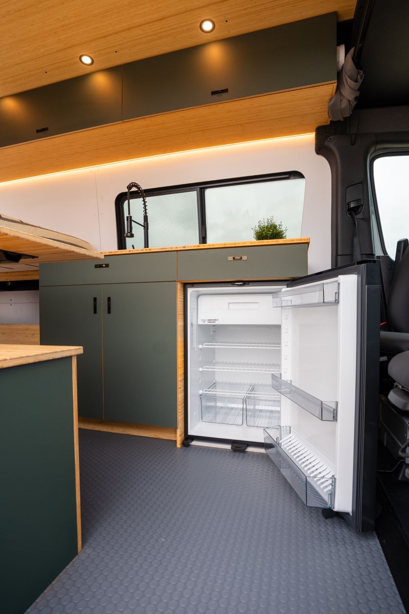 Picture 4/17 of a 2025 Geotrek Bear Peak Sprinter 144 AWD for sale in Boulder, Colorado