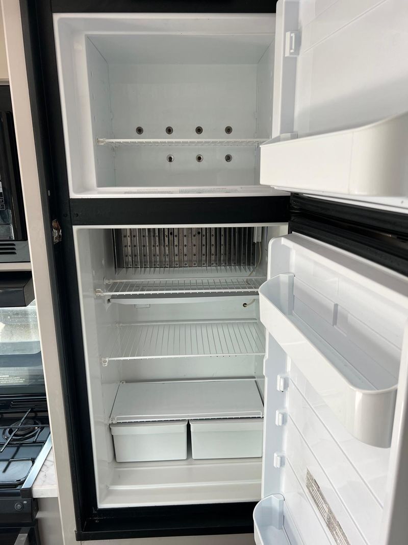 Picture 5/35 of a Ford E-350 Motorhome • L3H2 • Diesel • Fully Equipped • for sale in Union City, California