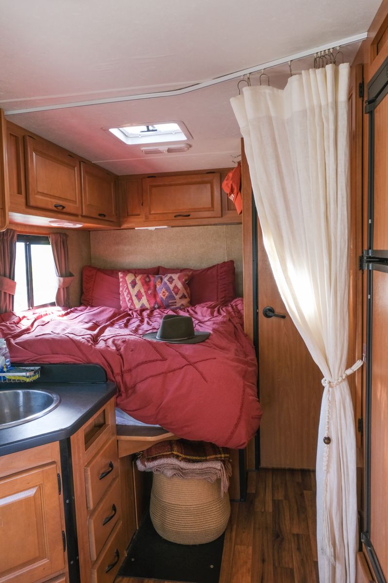 Picture 3/17 of a 2016 Thor Majestic 23A for sale for sale in Newburgh, New York