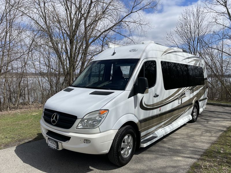 Picture 1/14 of a 2010 Mercedes Four Winds class B for sale in Dublin, Ohio