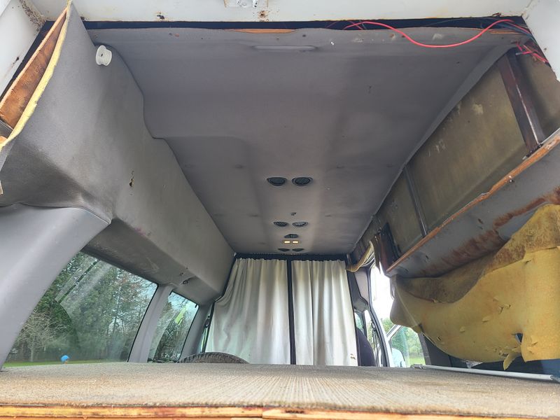 Picture 4/9 of a 2001 ford e350 econoline hightop for sale in Portland, Oregon