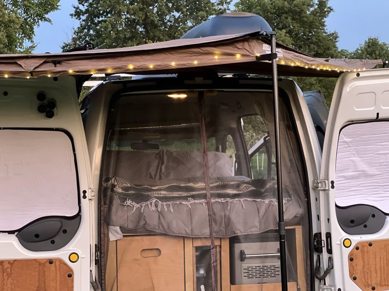 Picture 5/16 of a 2012 Ford Transit Connect XLT Campervan for sale in Lorain, Ohio
