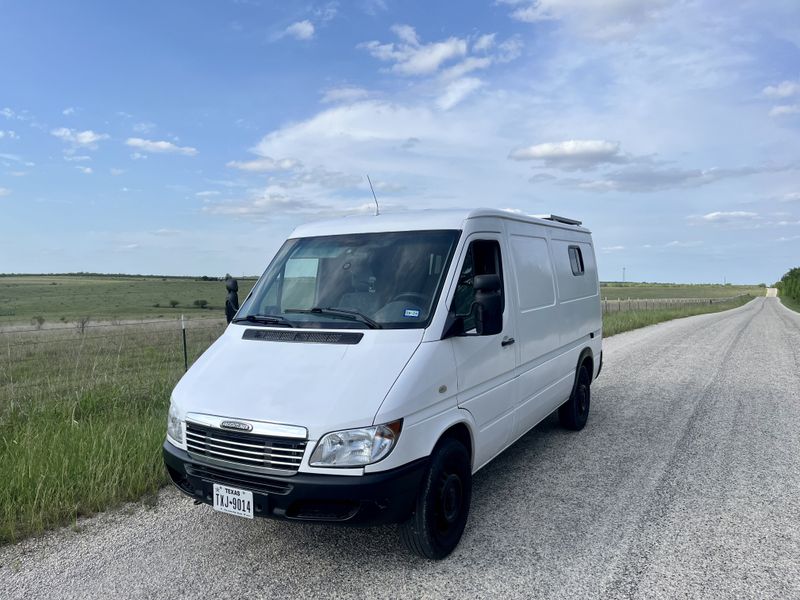 Picture 3/31 of a 2006 Freightliner Sprinter 2500 camper van for sale in Lockhart, Texas