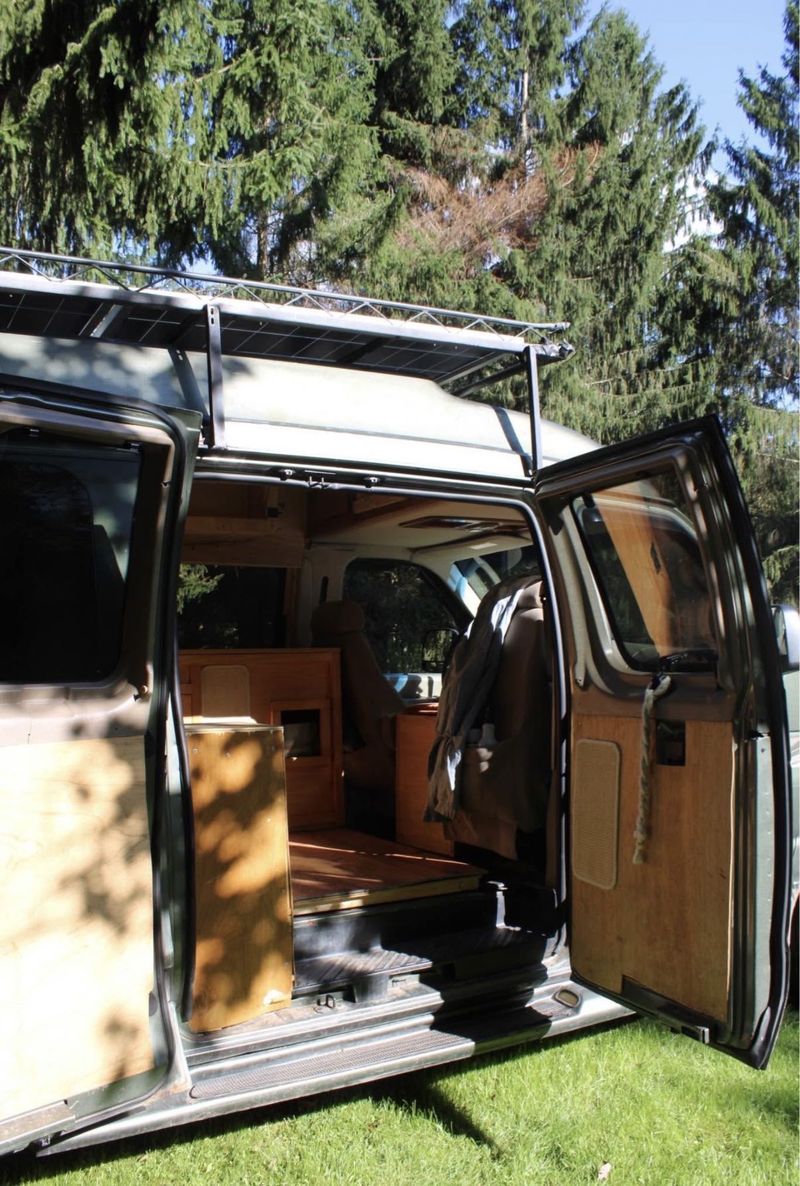 Picture 4/10 of a 2005 Ford Econoline for sale in Washington, District of Columbia