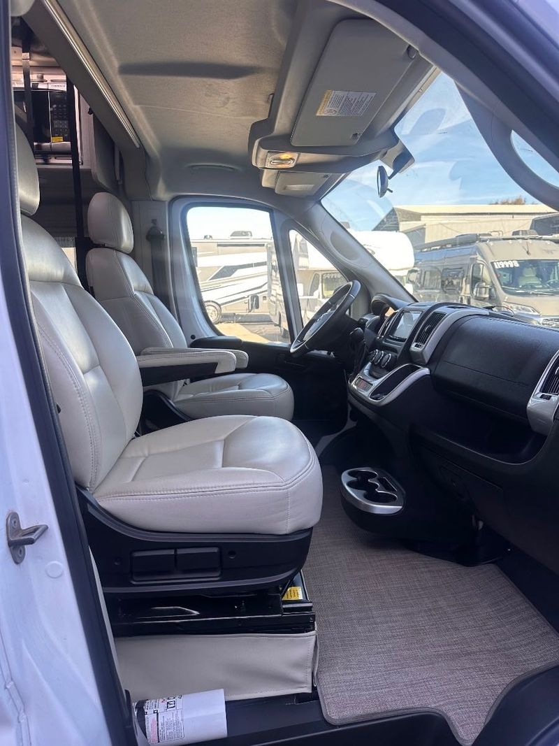 Picture 5/8 of a 2023 Thor Rize 18A *Low Miles* for sale in Pacific Grove, California