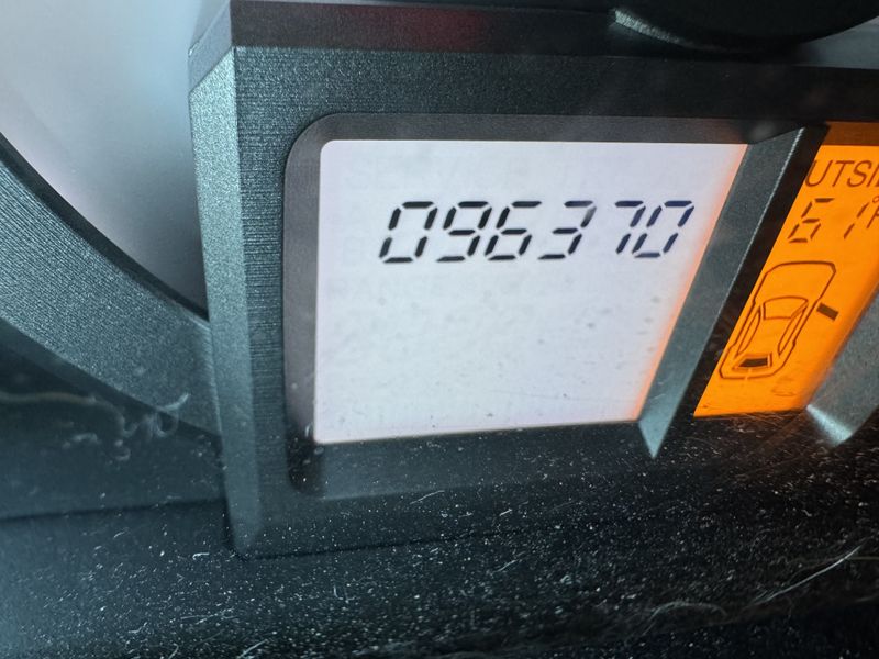Picture 3/3 of a 2015 Honda Pilot for sale in Tampa, Florida