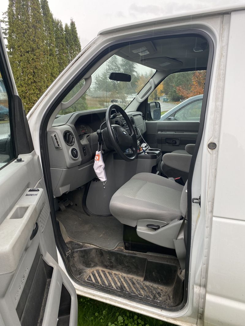 Picture 5/9 of a 2011 Ford E350 Super Duty Passenger XLT Extended Van 3D for sale in Ferndale, Washington