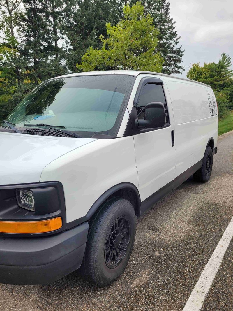 Picture 5/13 of a 2009 GMC Savana 2500 6.0l camper van for sale in Grand Rapids, Michigan