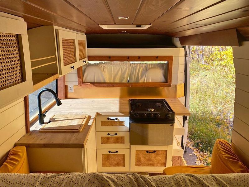 Picture 4/8 of a Beautiful Conversion Promaster 2018, 2500 for sale in Lehi, Utah