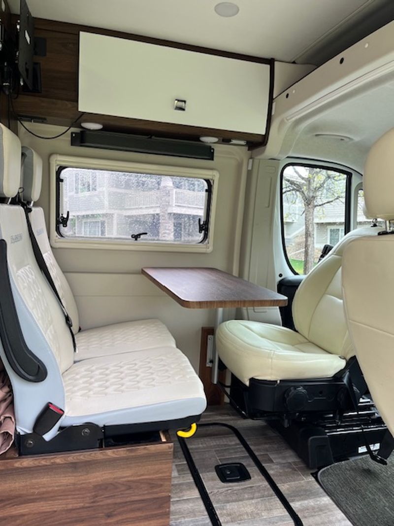 Picture 5/19 of a 2022 Winnebago Travato 59G for sale in Loveland, Colorado