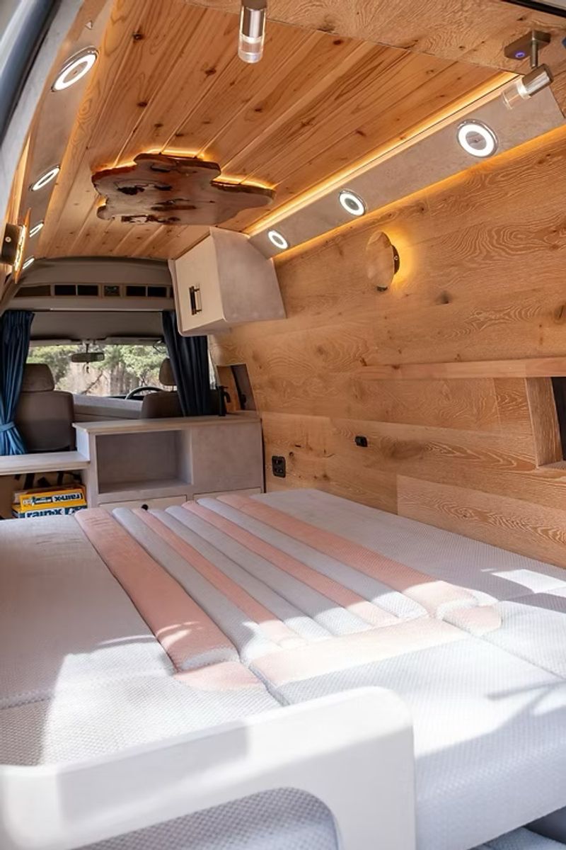 Picture 4/14 of a 1997 Toyota Hiace Camper Conversion by Samurai Campers Japan for sale in Kalispell, Montana