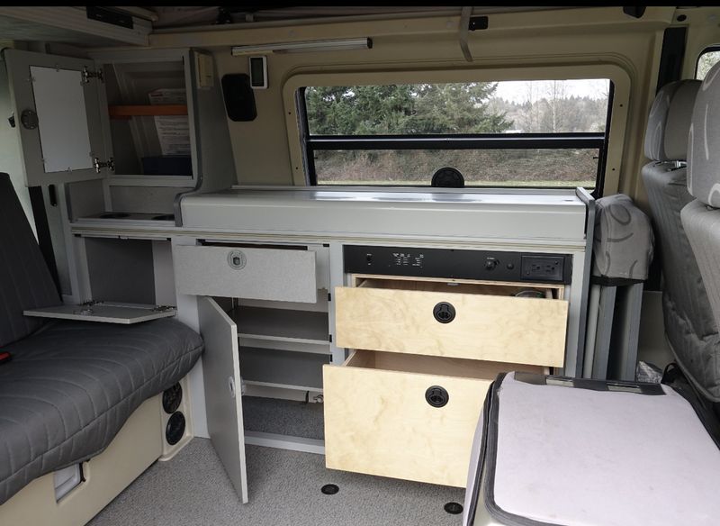 Picture 3/10 of a 1999 Volkswagen Eurovan camper for sale in Seattle, Washington
