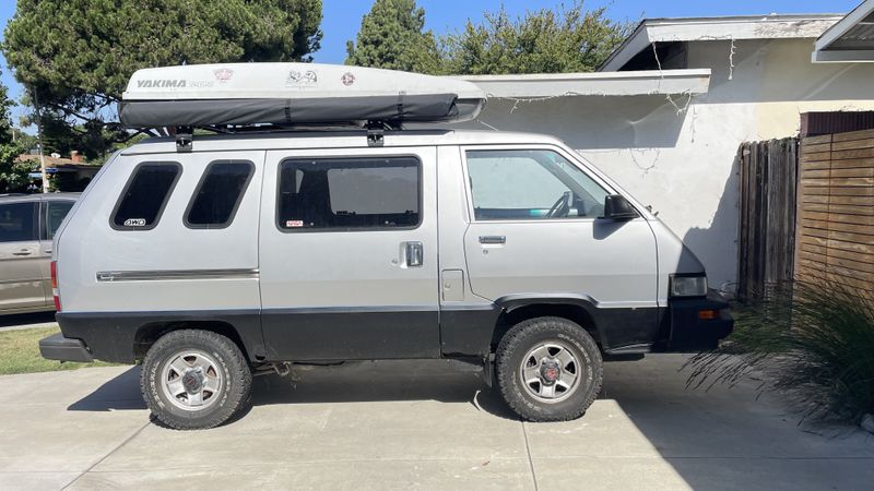 Picture 1/11 of a 1987 Toyota van  for sale in Long Beach, California