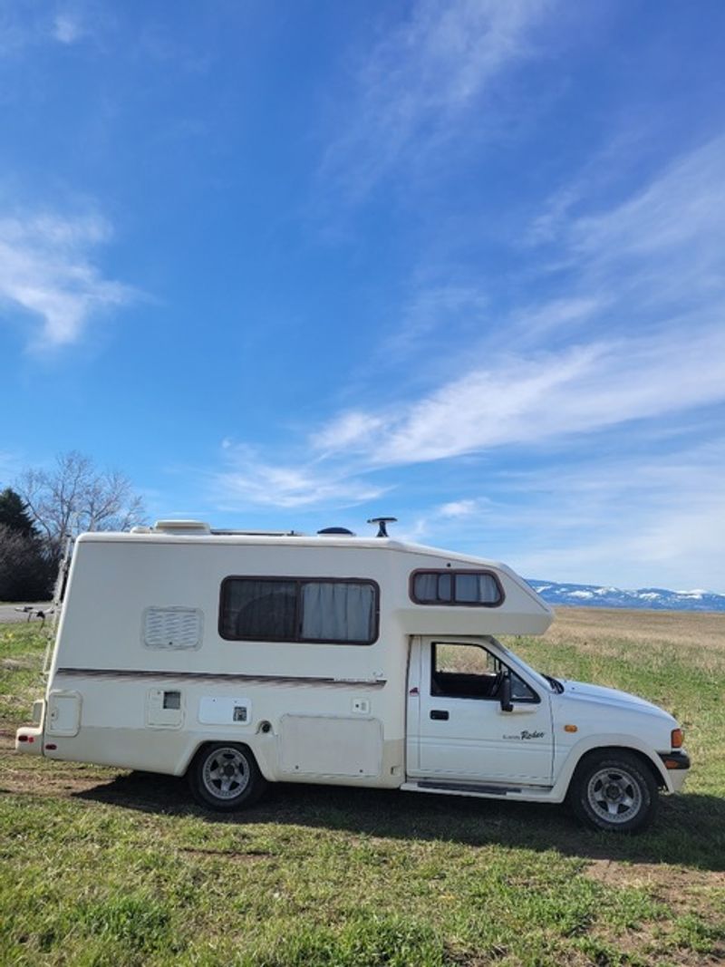 Picture 2/11 of a Isuzu rodeo camper turbo diesel 4x4 for sale in Alpharetta, Georgia