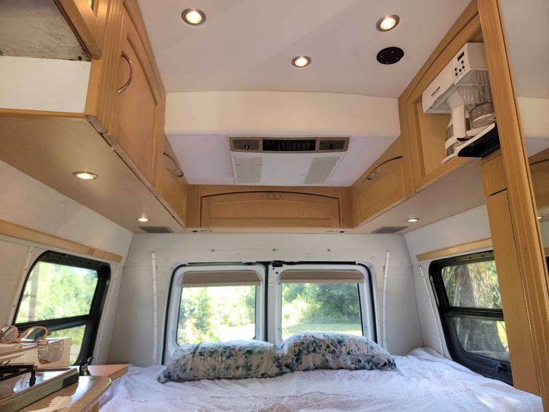 Picture 4/17 of a 2007 Ford Pleasure Way van for sale in Glendale, Arizona