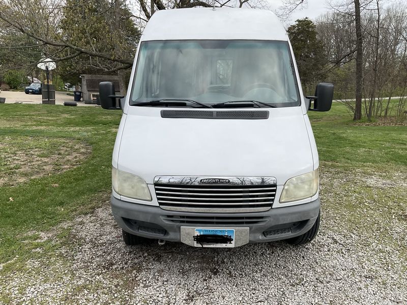 Picture 3/15 of a 2005 Freightliner Sprinter 2500 144 WB high roof for sale in Litchfield, Illinois