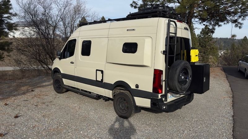 Picture 4/27 of a 2022 Winnebago Revel for sale in Spokane, Washington
