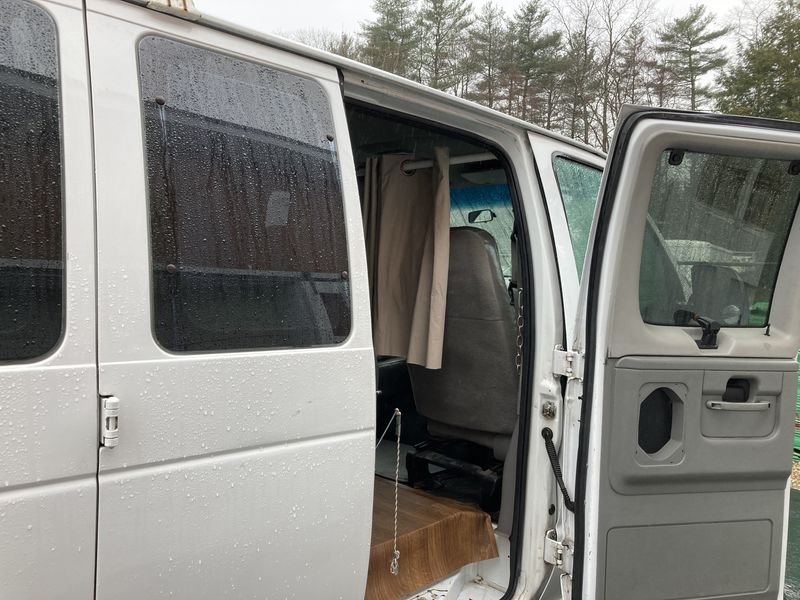 Picture 6/33 of a 1998 Ford E-350 Econoline for sale in Swanzey, New Hampshire
