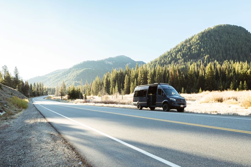 Picture 4/14 of a Custom 4x4 Mercedes Sprinter for sale in Lindon, Utah