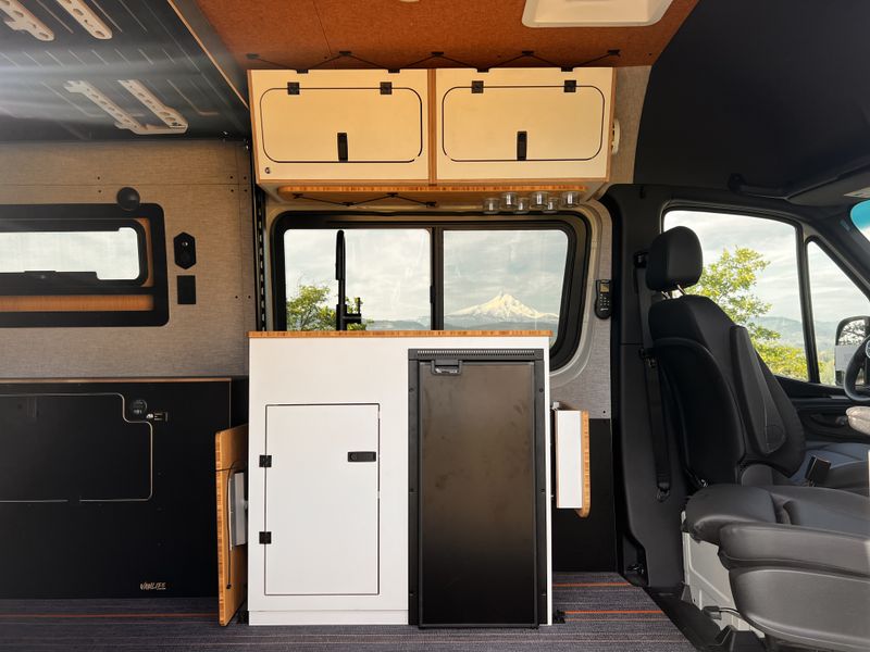 Picture 4/19 of a 2024 AWD Sprinter 144 for sale in Hood River, Oregon