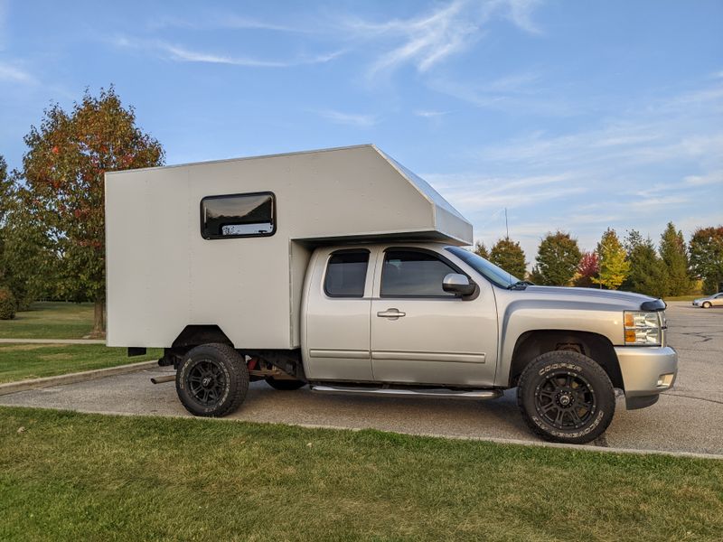 Picture 3/19 of a 2012 Overland Truck Camper for sale in Lebanon, Ohio