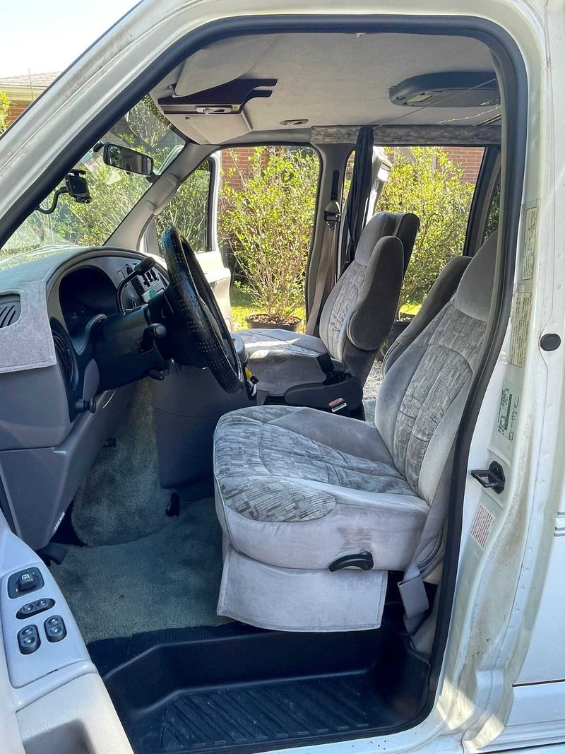 Picture 5/12 of a Ford Ecoline 150, Campervan  for sale in Orlando, Florida